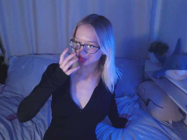 Chloe1love's BongaCams show and profile