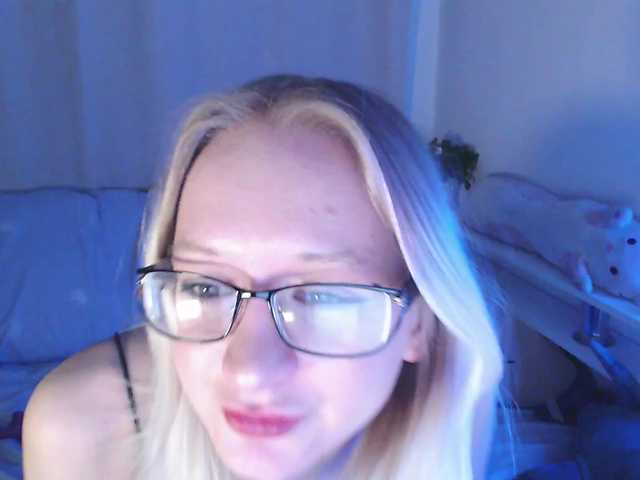 Chloe1love's BongaCams show and profile