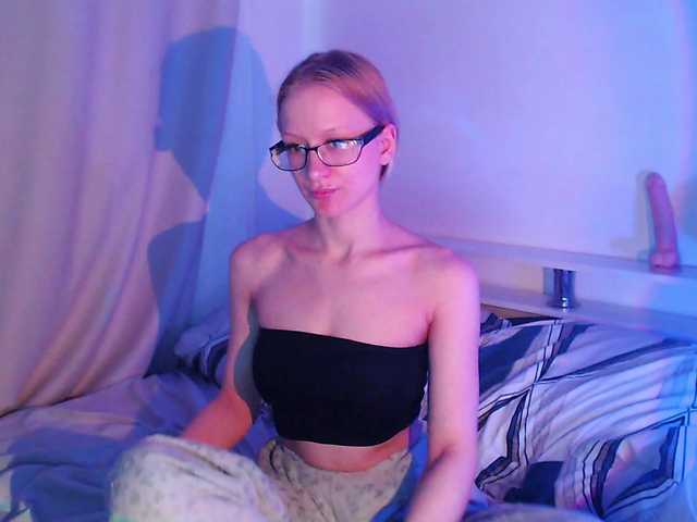 Chloe1love's BongaCams show and profile