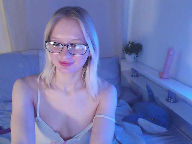 Chloe1love's BongaCams show and profile