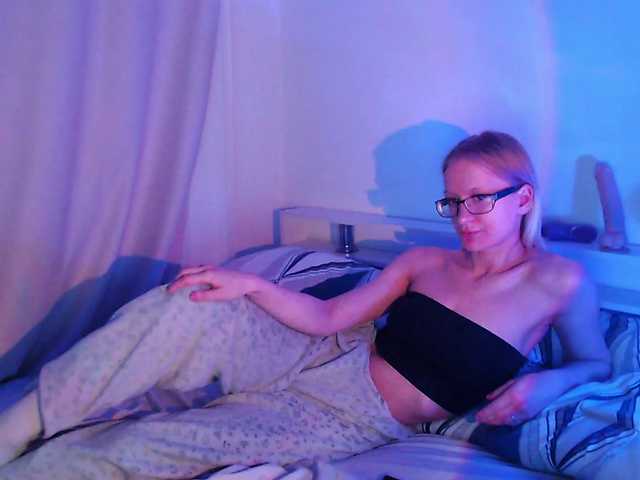 Chloe1love's BongaCams show and profile