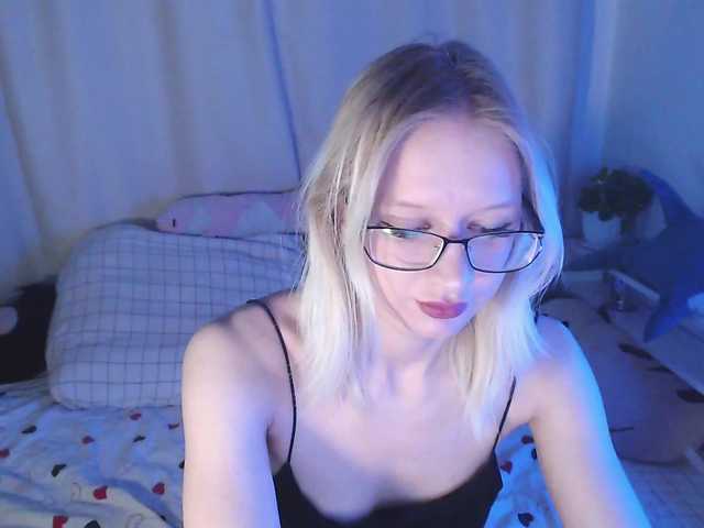 Chloe1love's BongaCams show and profile
