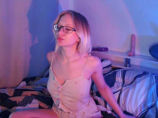 Chloe1love's BongaCams show and profile
