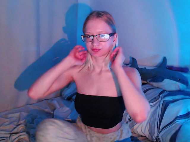 Chloe1love's BongaCams show and profile