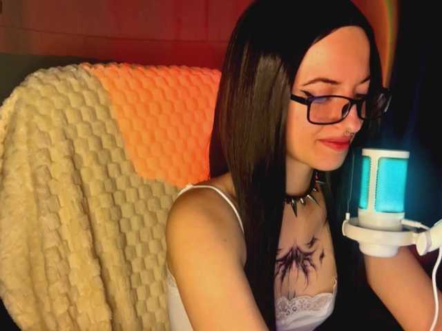 -LisaMeow-'s BongaCams show and profile