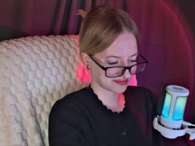 -LisaMeow- live cam profile