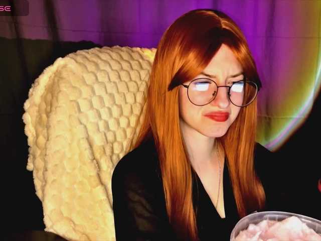 -LisaMeow-'s BongaCams show and profile