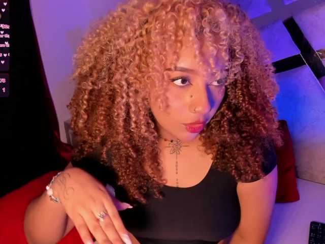 Starlights's BongaCams show and profile