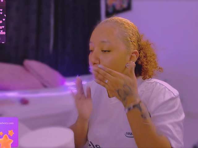 Starlights's BongaCams show and profile