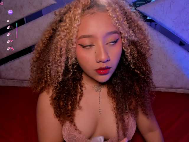 Starlights's BongaCams show and profile