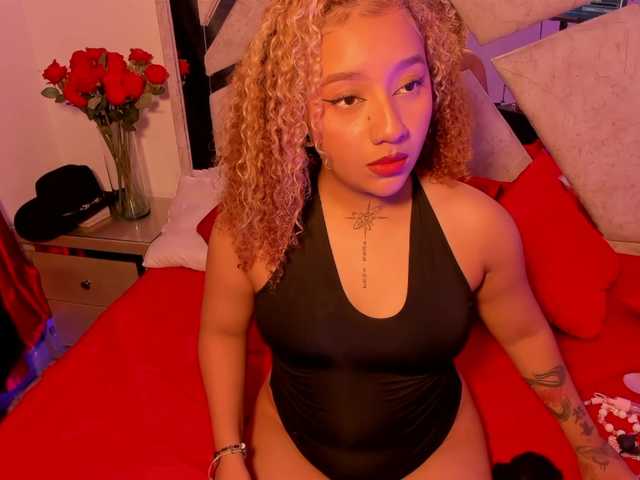 Starlights's BongaCams show and profile