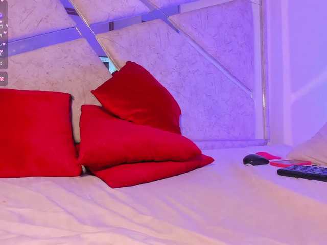 Starlights's BongaCams show and profile