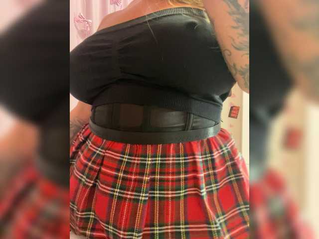 ELIZABETH-PLANET's BongaCams show and profile