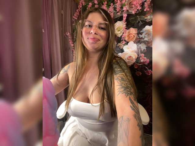 ELIZABETH-PLANET's BongaCams show and profile