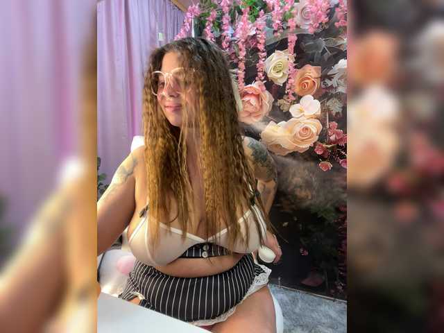 ELIZABETH-PLANET's BongaCams show and profile