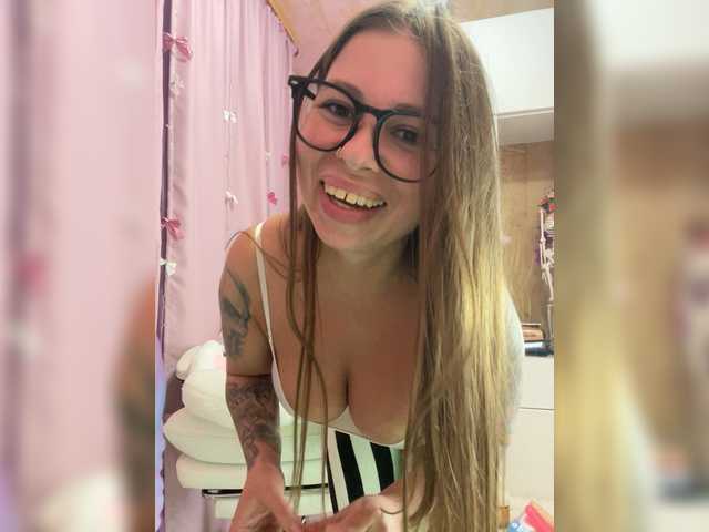 ELIZABETH-PLANET's BongaCams show and profile