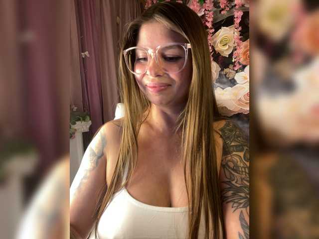 ELIZABETH-PLANET's BongaCams show and profile