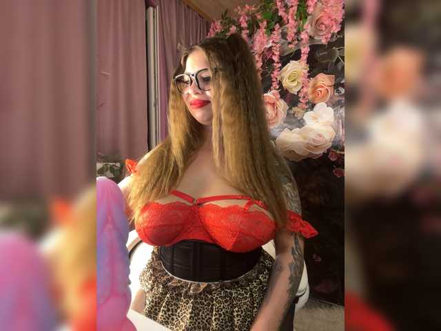 ELIZABETH-PLANET's BongaCams show and profile