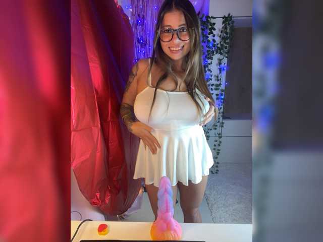 ELIZABETH-PLANET's BongaCams show and profile