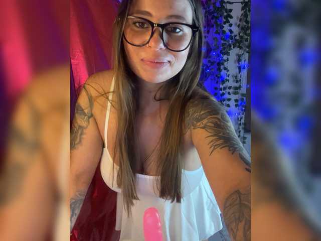 ELIZABETH-PLANET's BongaCams show and profile