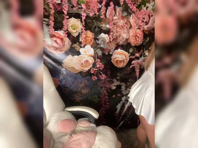 ELIZABETH-PLANET's BongaCams show and profile