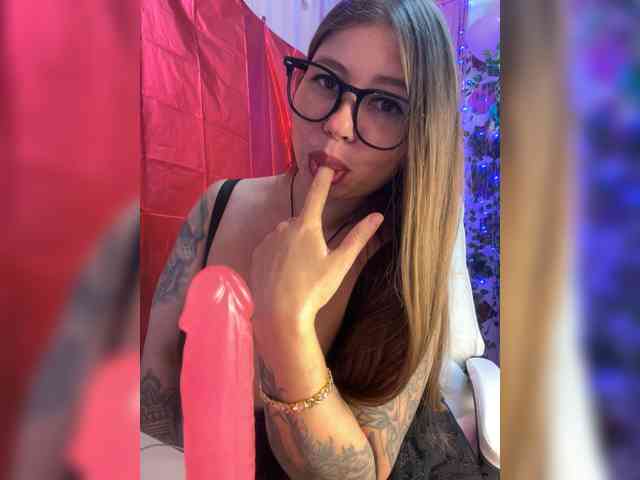 ELIZABETH-PLANET Live Webcam on BongaCams