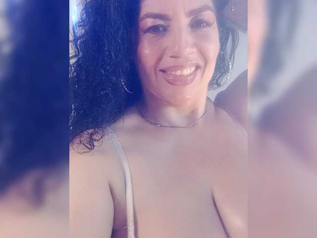 adelen-smith's BongaCams show and profile