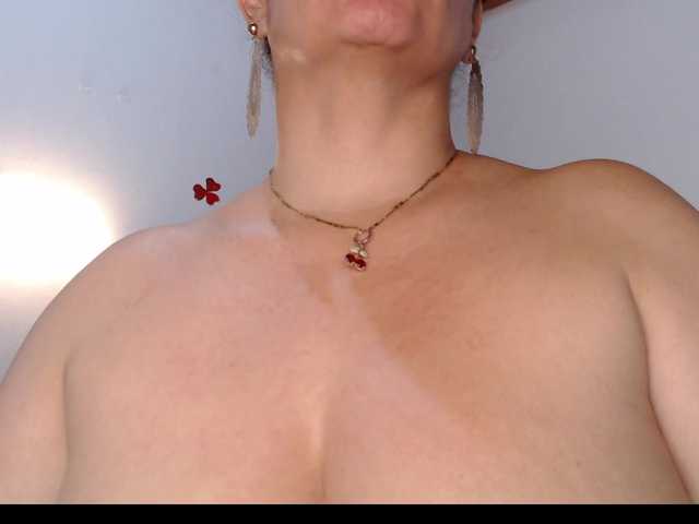 adelen-smith's BongaCams show and profile