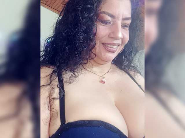 adelen-smith's BongaCams show and profile