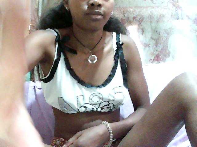 chrispriscilla's BongaCams show and profile