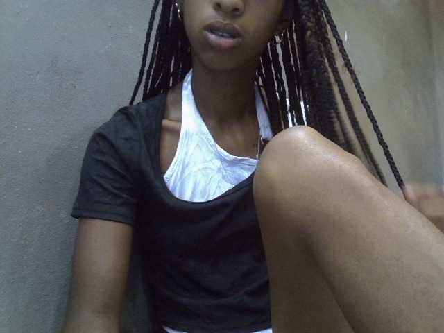 chrispriscilla Live Cam on BongaCams