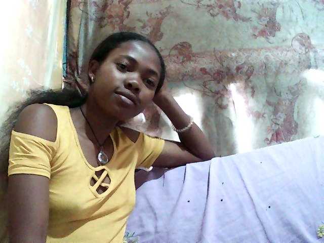 chrispriscilla's BongaCams show and profile