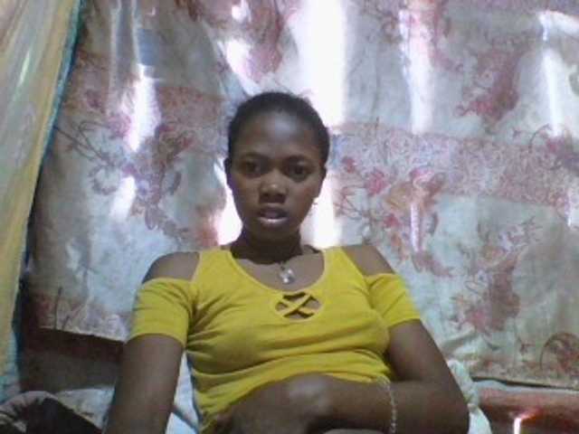 chrispriscilla's BongaCams show and profile