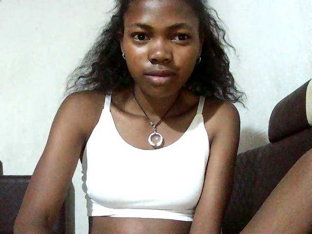 chrispriscilla's BongaCams show and profile