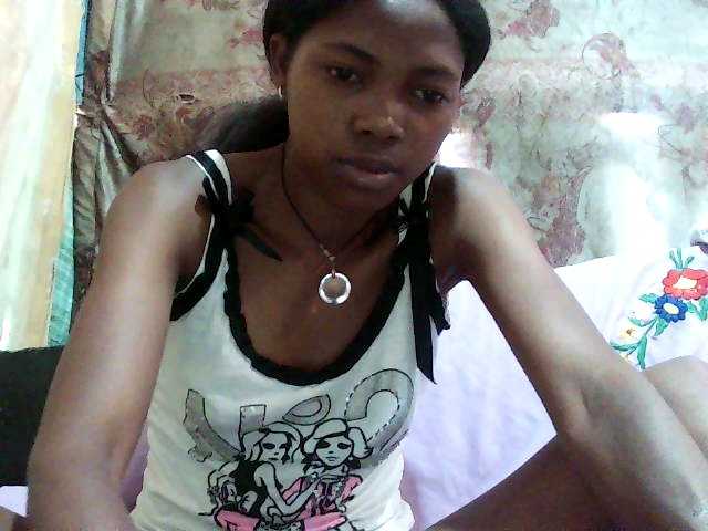 chrispriscilla's BongaCams show and profile