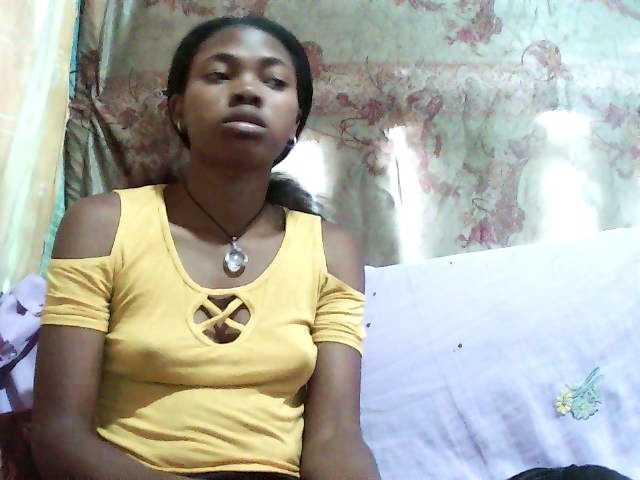 chrispriscilla's BongaCams show and profile