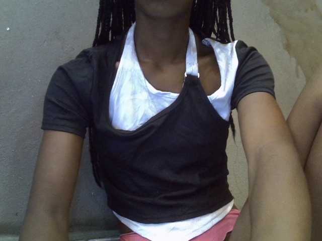 chrispriscilla's BongaCams show and profile