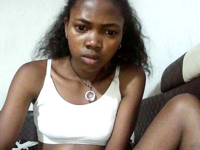 chrispriscilla's BongaCams show and profile