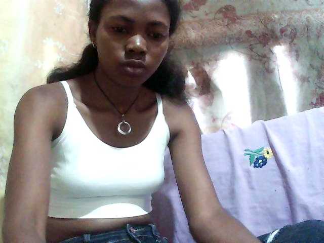 chrispriscilla's BongaCams show and profile