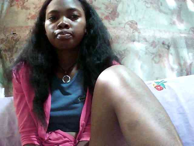 chrispriscilla Live Webcam on BongaCams