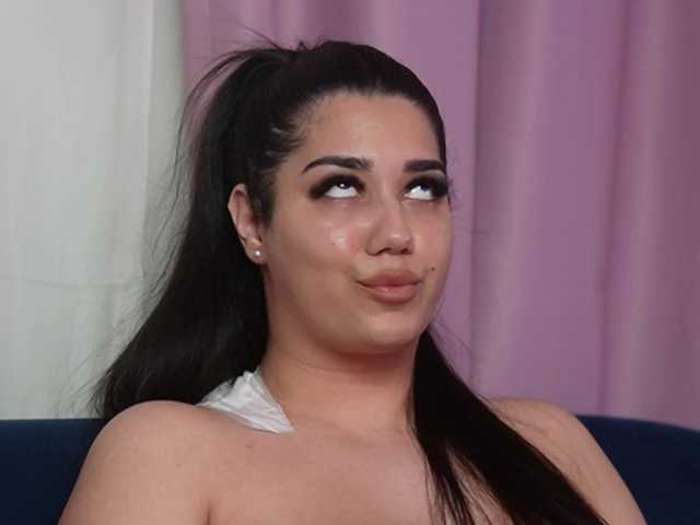 JuliaCoral's BongaCams show and profile