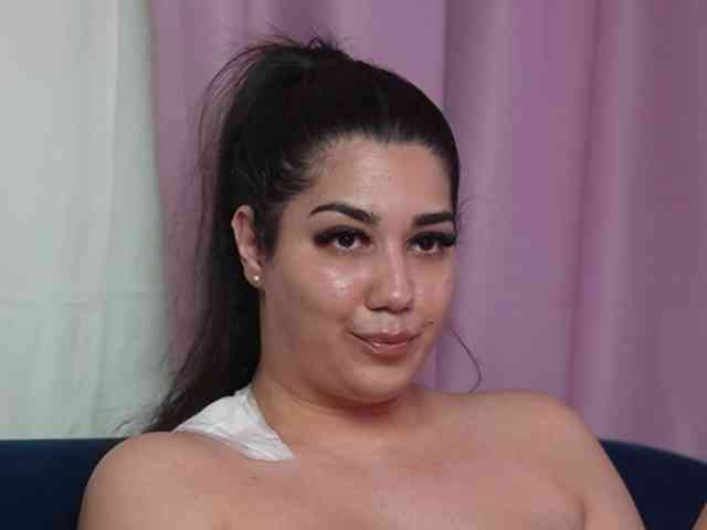 JuliaCoral Live Webcam on BongaCams