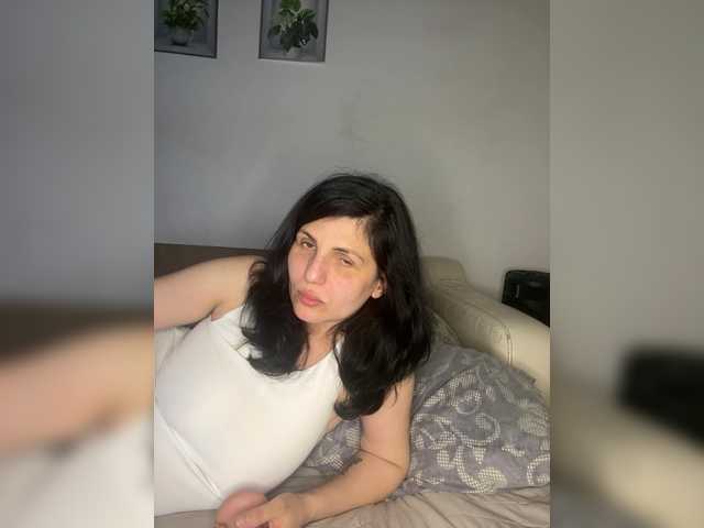 Irina423's BongaCams show and profile