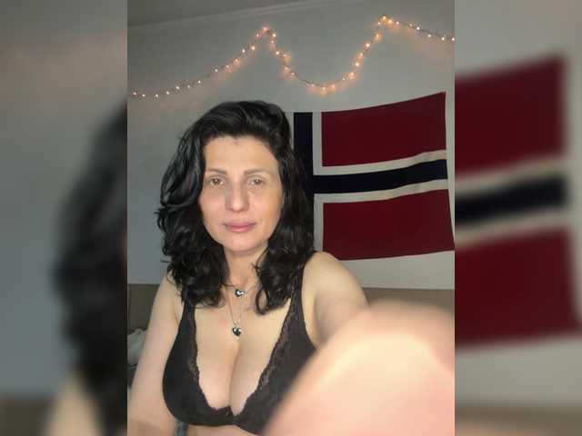 Irina423's BongaCams show and profile