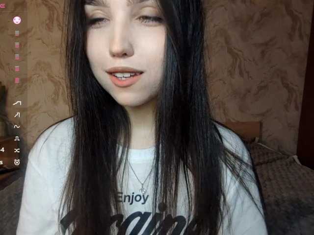 MeghanEberting's BongaCams show and profile