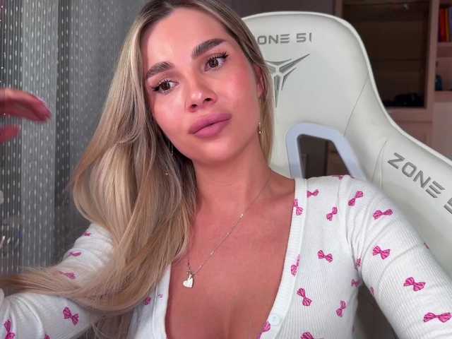 AlexaRayS's BongaCams show and profile