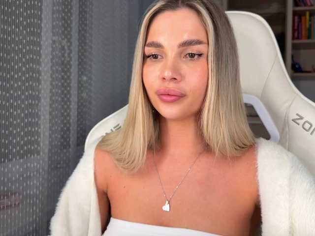 AlexaRayS live cam profile