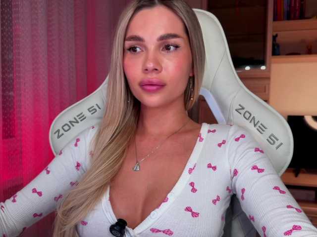 AlexaRayS's BongaCams show and profile