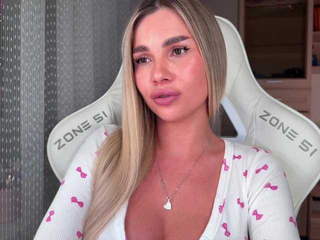 AlexaRayS's BongaCams show and profile