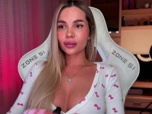 AlexaRayS's BongaCams show and profile